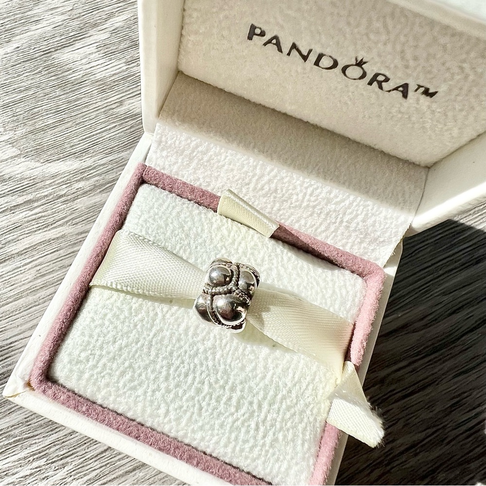 PANDORA JOURNEY CHARM